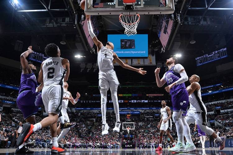 文班亚马33+10乔治30分 马刺击败爵士3连胜